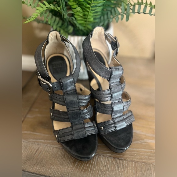 Frye Catrin Trapunto Platform Strapy
Gladiator Heels Sandals Gray Leather Sz 6.5 - Picture 4 of 15